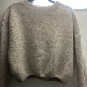 Sti lad tröja - Säljer denna stickade tröjan från CHELSEA  