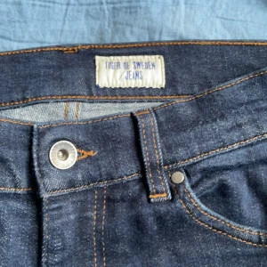 Tiger of sweden jeans 250kr st - Jätte snygga tiger of sweden jeans  Bra skick och använda Max 3 gånger  2 par jeans mörk blåa  450st eller 800 för båda 