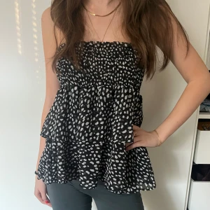 Kjol/topp - En jätte fin prickig kjol som också passar som topp!  