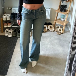 Jeans  - Byxorna är uppsydda till min längd, jag är 170 cm lång🫶🏼