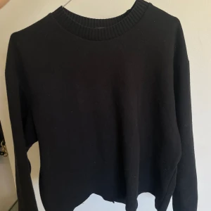 Svart tröja  - Använd ett fåtal gånger 