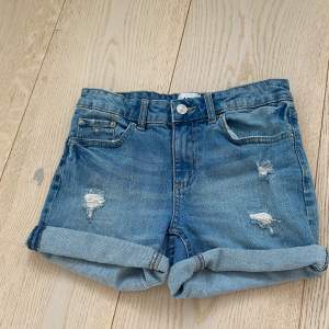  Ett par snygga jeans shorts från lager 157