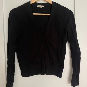 Svart Kofta - Elegant kofta att ha året om🌟