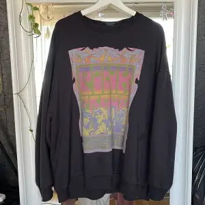 Cool Pink Floyd sweatshirt. Det står ingen storlek men skulle säga att det är XL. Bra skick. Använd köp nu! 