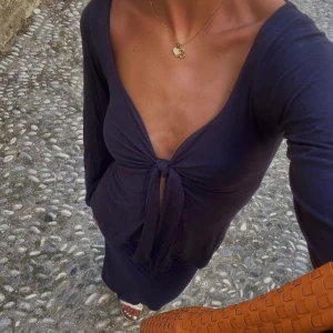 Maddy blouse  - Säljer denna fina Maddy blouse. 🤍  Kan också byta mot en vit eller svart 