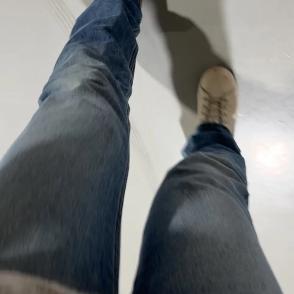 Superfina bootcut jenas som tyvärr är för stora för mig❣️Jag är i 160. Jeans & Byxor.