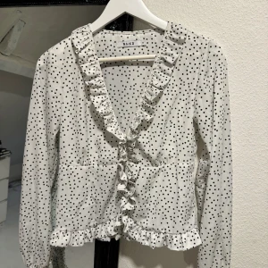 Blus - Söt blus ifrån NAKD. Storlek 36
