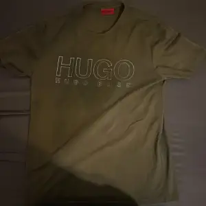 Hugo t shirt me reflex loga, perfekt till sommaren