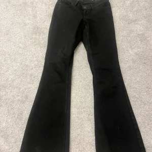 Vera Moda jeans - Säljer dessa super fina jeans då det inte kommer till användning andvända en gång 💗de e inte smutsiga utan det är bara kameran