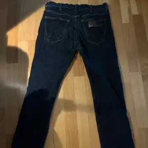 Wrangler jeans, måttligt använda 