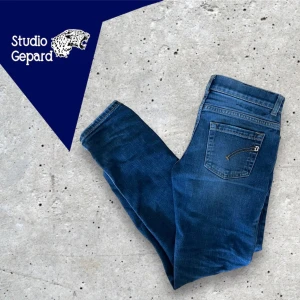 DONDUP JEANS  - DonDup Mithic | Skick: 8/10 | Ungdomsstorlek 152 (modellen på bilden är 165cm) | Vårt pris 430kr | Hör av dig om du undrar någonting!