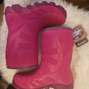 Fodrade Allvädersstövlar  - Ny med prislapp.