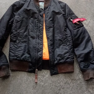 Alpha industries inc - Måttligt använd. Fint skick