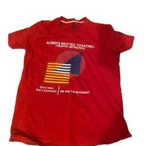 Drainer tröja  - Cool tröja med tryck. Den är i god skick 