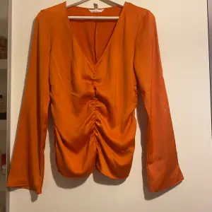 Orange satan tröja från H&M 