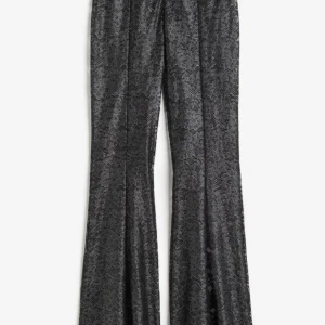 Spets byxor  - Säljer mina fina spets byxor från Hm. Om du är intresserad, hör av dig till mig gärna då! Köparen står för frakten 💞