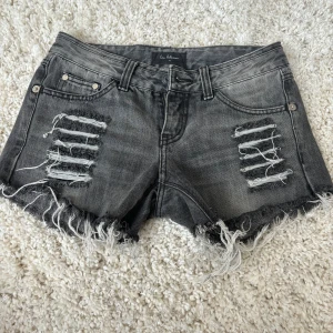 Fina sommar shorts  - Jätte fina shorts jag köp sekund hand, bra skick 