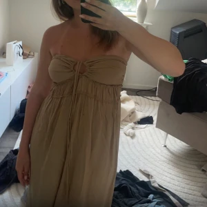 Maxi dress  - En superfin maxiklänning från HM 🤍 knappt använd 