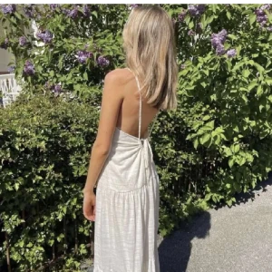 maxiklänning - Så somrig och fin klänning knappt använd🌸 skriv för fler bilder! Är 164 cm💞