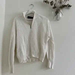 Vit stickad tröja från Jjxx, använd men i mycket fint skick, storlek S!🌷