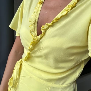 Yellow wrap dress - Very cute yellow dress, perfect color for summer. Bought in a sample sale 