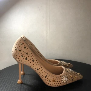 Damskor  - Damskor i nästan ny skick strl 38