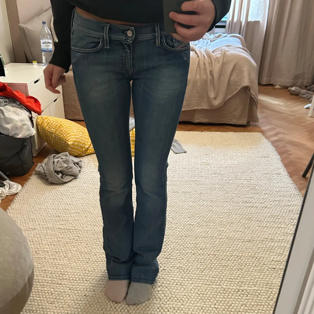 Snygga jeans från diesel. Midjemått: 84 cm, innebenslängd: 89 cm. Jag är 176. Jeans & Byxor.