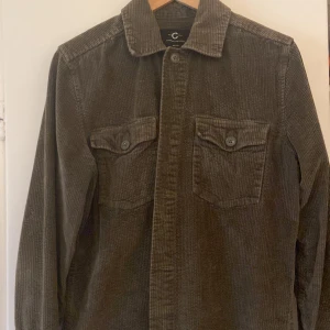 Manchesterskjorta - Mörkgrön manchesterskjorta i stl M.