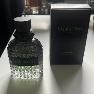 Valentino Born in Roma Green Stravaganza - Valentino Born in Roma Green Stravaganza EDT. 50 ml från början använt fåtal gånger och är köpt nyligen. 