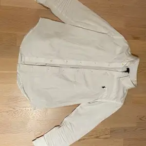 Vit Polo Ralph Lauren Skjorta i storlek 166cm. Skriv om du har några funderingar