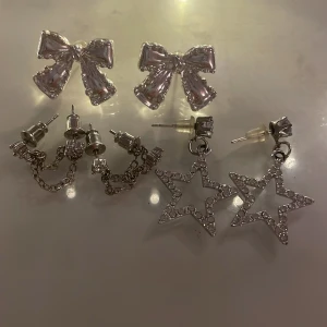 3 par örhängen  - Hej! Nu säljer jag mina örhängen som är på bilden som ett kit för 60kr. Köparen betalar frakten. 