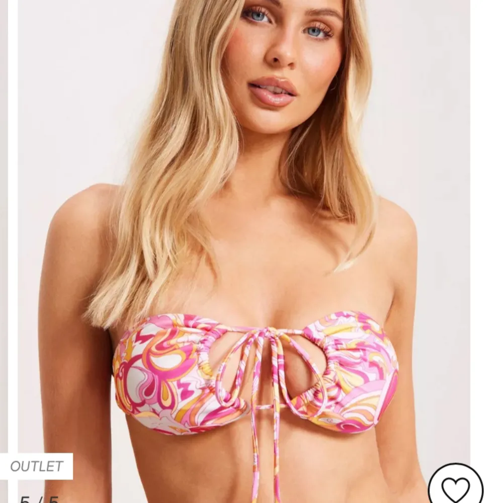 Helt oanvänd bikini topp från Nelly, säljer då jag köpte i fel storlek, jätte fint somrigt mönster💕. Muu.