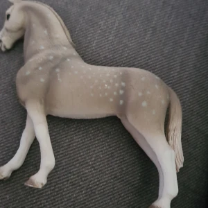 Har två sälje i bra skick  - Schleich häst 