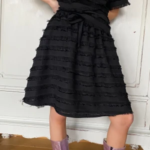 Set med kjol o topp - Jättefin top o kjol från h&m. Strl 40. Slutsålt.