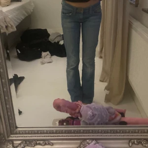 Jeans  - Säljer fina lågmidjade jeans🤩