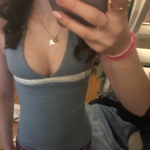 Vintage linne - Ett jättefint babyblå linne i skönt material prefekt till sommaren 