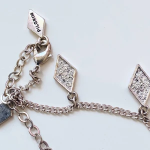 Armband  - Vackert silverfärgat armband från pilgrim i gott skick  Ca 20 cm