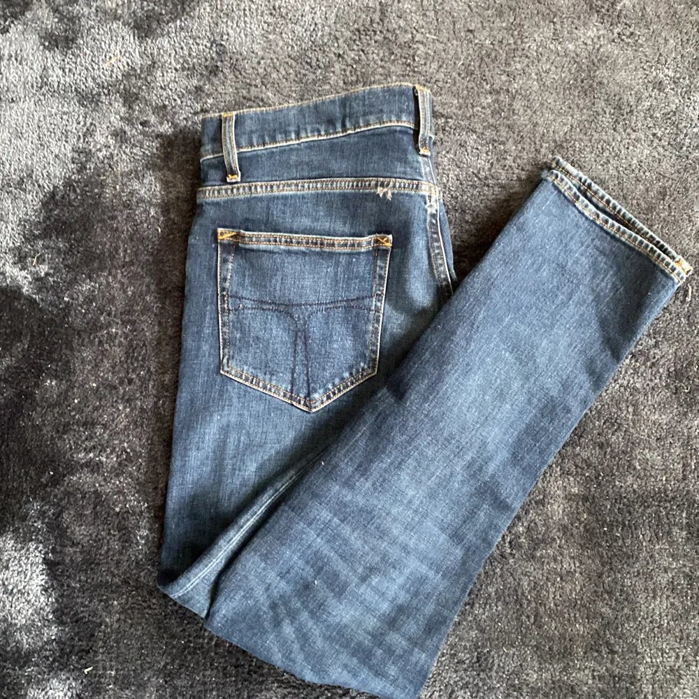 Säljer nu mina tiger of Sweden jeans i storlek 30/30 då det inte kommer till användning, det är i nyskick då det ändast har används 2 gånger, vid någon fundering eller ifall du vill ha mer bilder så är det bara att skicka ett pm.. Jeans & Byxor.