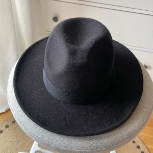 Hat - Uesd but in good condition 