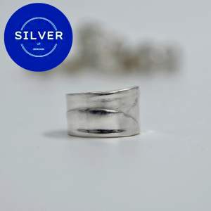 Unika silverringar gjorda på bestick i riktigt silver! Ringarna kommer i olika storlekar men är anpassningsbara. Tveka inte vid frågor!