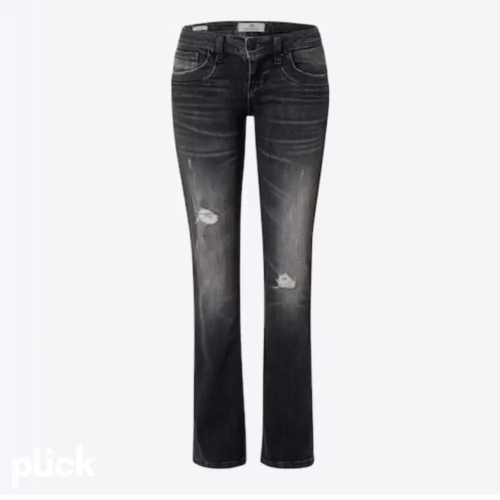 söker någon av dessa jeans i 25/30, 25/32 eller 25/34 , ltb valerie i någon svart eller mörkgrå färg. Jeans & Byxor.
