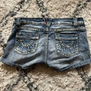 Lågmidjade jeansshorts - Super coola låga jeansshorts i storlek S💕