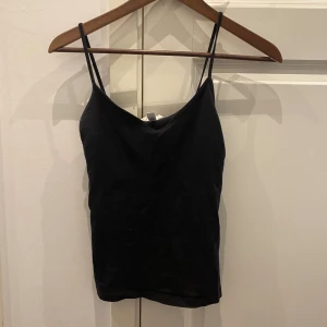 Hm linne - Linne ifrån hm som inte kommer till användning längre, den är mycket använd men fortfarande i ett fint skick💓💓