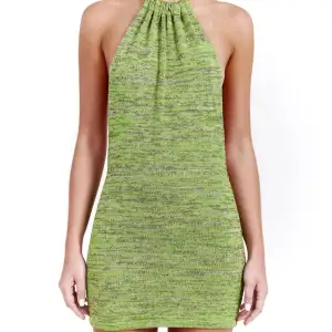 Säljer denna populära klänning från Bambaswim i storlek M för 800kr. Aldrig använd! 🌴
