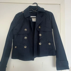 Jacka från abercrombie & fitch - Snygg mörkblå bomullsjacka i storlek xs 