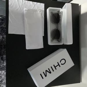 Chimi 02 Grey  - Säljer mina Chimis 02 grey då jag inte kommer använda de något mer!  Bra skick!!! Använda en sommar! Köpta för 1250kr 