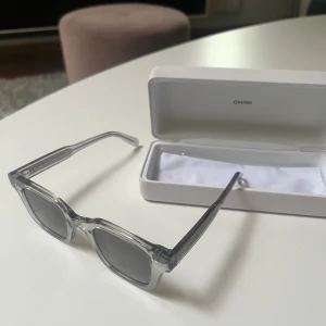 Chimi 04 Grey - Hej! Säljer dessa chimi glasögonen perfekt nu till sommaren. Modell: 04. Färg: grey. Nypris: 1350, mitt pris 799💯 Kan gå ner i pris vid snabb affär. Skriv för fler bilder eller frågor💯