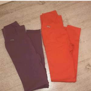 Två helt oanvända Aim’n tights i modellen ”Ribbed seamless tights” ett par ljus lila och ett par orangea, ingen av färgerna finns kvar hos Aim’n.💜🧡 nypris 599 kr/st.  Mitt pris båda för 380 kr eller 200 kr/st. 