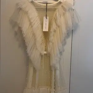 Superfin klänning från Ida Sjöstedt som passar perfekt till student💘💘nypris 4999, endast använd på utspring så i bra skick
