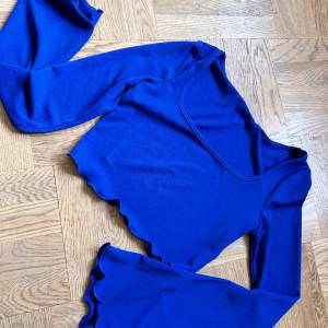 Fin blå tröja i nyskick 